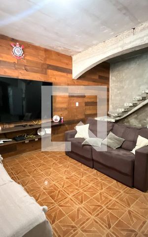 Casa à venda com 220m², 4 quartos e 5 vagas Casa à venda com 220m², 4 quartos e 5 vagasSala