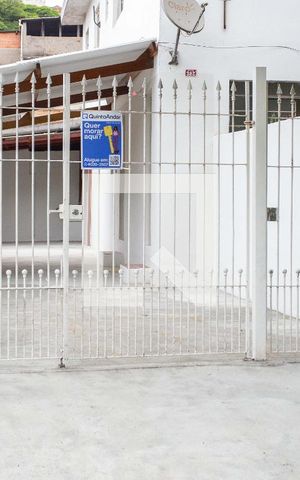 Casa para alugar com 80m², 2 quartos e 4 vagasFachada