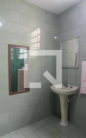 Casa à venda com 360m², 6 quartos e 3 vagasQuarto 5 - Banheiro da Suíte