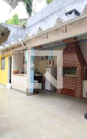 Casa à venda com 360m², 6 quartos e 3 vagasÁrea Externa - Fundos
