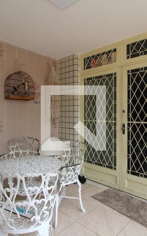 Casa à venda com 360m², 6 quartos e 3 vagasÁrea Externa - Entrada