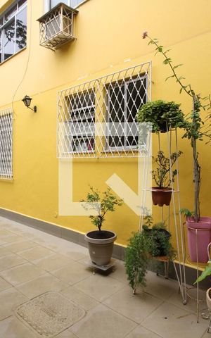 Casa à venda com 360m², 6 quartos e 3 vagasÁrea Externa - Lateral