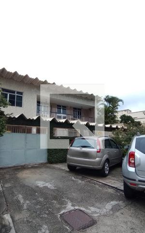 Casa à venda com 360m², 6 quartos e 3 vagas Casa à venda com 360m², 6 quartos e 3 vagasFachada