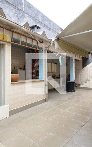 Casa à venda com 360m², 6 quartos e 3 vagasÁrea Externa - Fundos