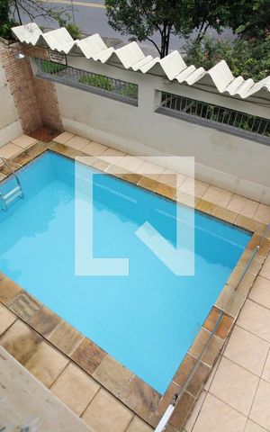 Casa à venda com 360m², 6 quartos e 3 vagasÁrea Externa - Piscina