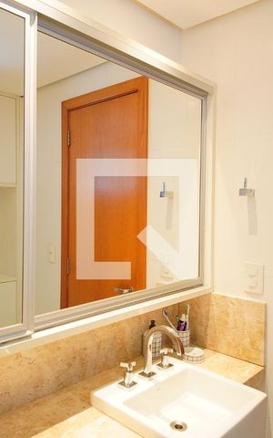 Apartamento à venda com 221m², 3 quartos e 2 vagasBanheiro da Suíte