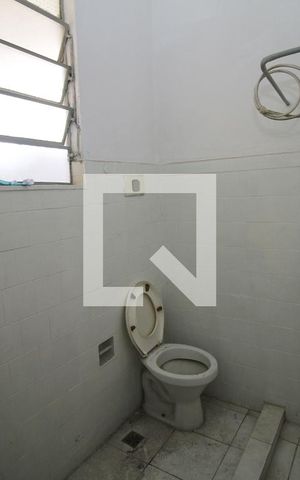 Apartamento para alugar com 65m², 2 quartos e sem vagaBanheiro