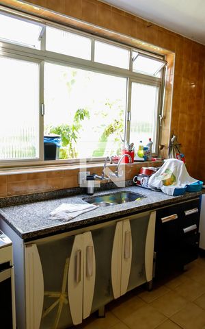 Casa à venda com 136m², 3 quartos e 2 vagasCozinha