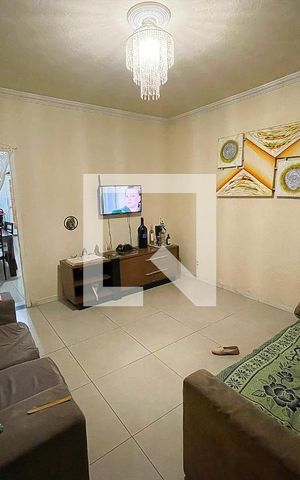 Casa à venda com 200m², 3 quartos e 3 vagas Casa à venda com 200m², 3 quartos e 3 vagasSala