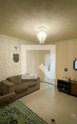 Casa à venda com 200m², 3 quartos e 3 vagas Casa à venda com 200m², 3 quartos e 3 vagasSala