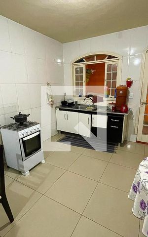 Casa à venda com 200m², 3 quartos e 3 vagas Casa à venda com 200m², 3 quartos e 3 vagasSala