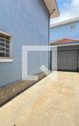 Casa à venda com 226m², 3 quartos e 3 vagas Casa à venda com 226m², 3 quartos e 3 vagasGaragem