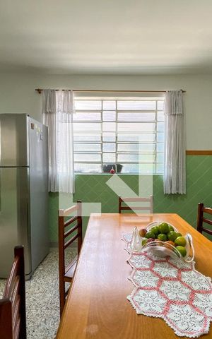 Casa à venda com 226m², 3 quartos e 3 vagas Casa à venda com 226m², 3 quartos e 3 vagasCozinha