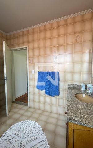 Casa à venda com 226m², 3 quartos e 3 vagas Casa à venda com 226m², 3 quartos e 3 vagasBanheiro