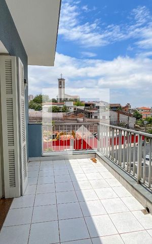 Casa à venda com 226m², 3 quartos e 3 vagas Casa à venda com 226m², 3 quartos e 3 vagasVaranda