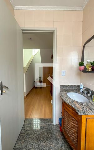 Casa à venda com 226m², 3 quartos e 3 vagas Casa à venda com 226m², 3 quartos e 3 vagasLavabo