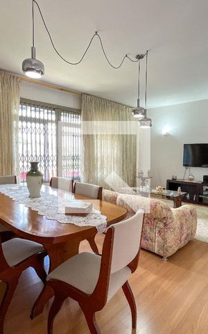Casa à venda com 226m², 3 quartos e 3 vagas Casa à venda com 226m², 3 quartos e 3 vagasSala