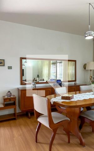Casa à venda com 226m², 3 quartos e 3 vagas Casa à venda com 226m², 3 quartos e 3 vagasSala
