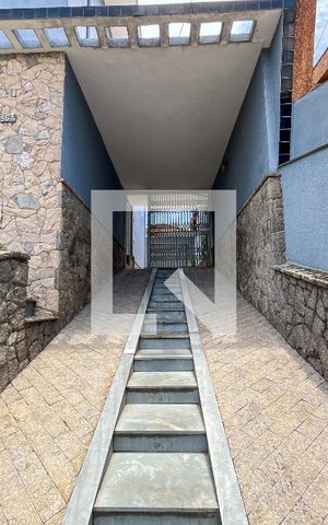 Casa à venda com 226m², 3 quartos e 3 vagas Casa à venda com 226m², 3 quartos e 3 vagasEntrada