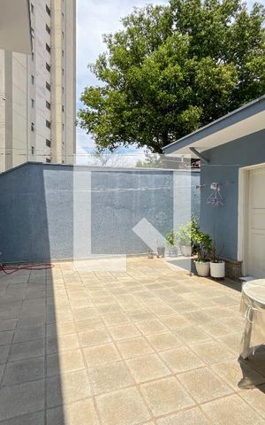 Casa à venda com 226m², 3 quartos e 3 vagas Casa à venda com 226m², 3 quartos e 3 vagasQuintal