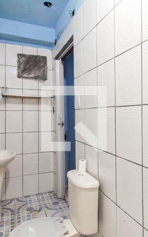 Casa à venda com 100m², 7 quartos e 1 vaga Casa à venda com 100m², 7 quartos e 1 vagaBanheiro de serviço