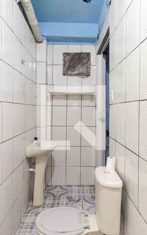 Casa à venda com 100m², 7 quartos e 1 vaga Casa à venda com 100m², 7 quartos e 1 vagaBanheiro de serviço