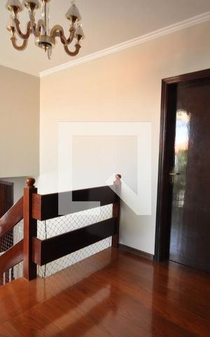 Casa à venda com 240m², 4 quartos e 3 vagasHall