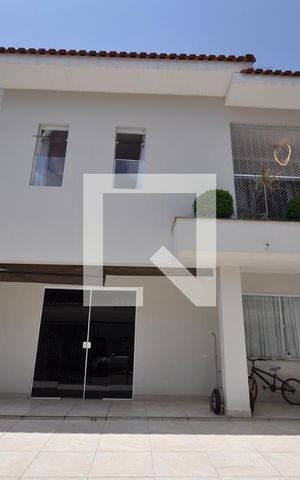 Casa à venda com 240m², 4 quartos e 3 vagasFachada