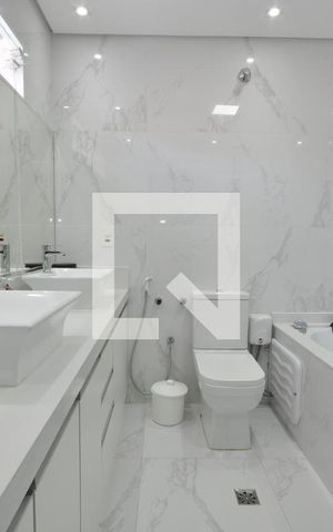 Casa à venda com 240m², 4 quartos e 3 vagasBanheiro da Suíte 1