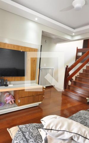 Casa à venda com 240m², 4 quartos e 3 vagasSala de TV