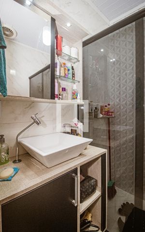 Casa à venda com 58m², 2 quartos e 2 vagas Casa à venda com 58m², 2 quartos e 2 vagasBanheiro