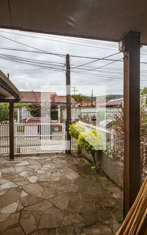 Casa à venda com 58m², 2 quartos e 2 vagas Casa à venda com 58m², 2 quartos e 2 vagasVista