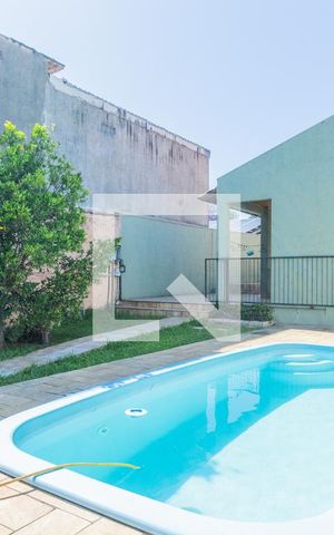Casa à venda com 180m², 3 quartos e 8 vagasPiscina