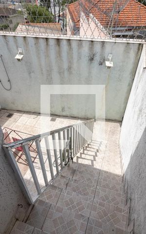 Casa para alugar com 240m², 3 quartos e 2 vagasEscada