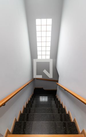 Casa para alugar com 240m², 3 quartos e 2 vagasEscada