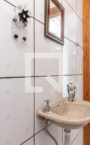 Casa para alugar com 240m², 3 quartos e 2 vagasBanheiro 4