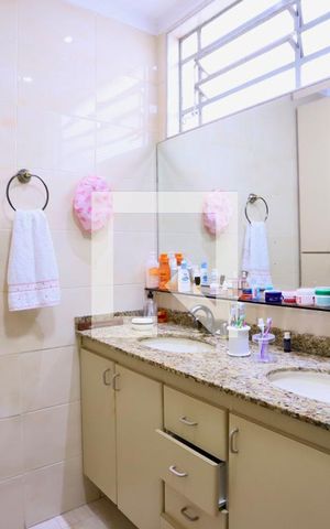 Casa à venda com 200m², 3 quartos e 2 vagas Casa à venda com 200m², 3 quartos e 2 vagasBanheiro