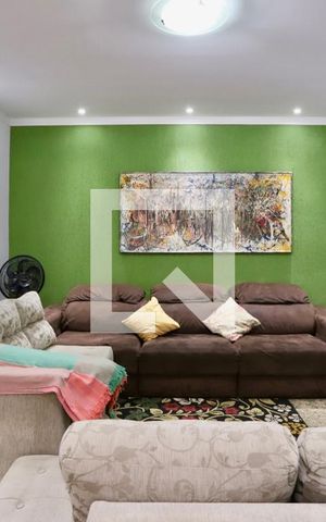 Casa à venda com 200m², 3 quartos e 2 vagas Casa à venda com 200m², 3 quartos e 2 vagasSala