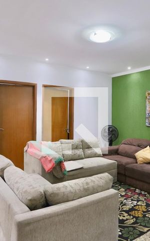 Casa à venda com 200m², 3 quartos e 2 vagas Casa à venda com 200m², 3 quartos e 2 vagasSala