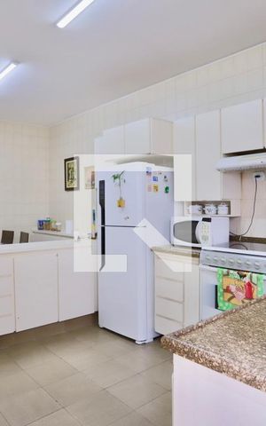 Casa à venda com 200m², 3 quartos e 2 vagas Casa à venda com 200m², 3 quartos e 2 vagasCozinha