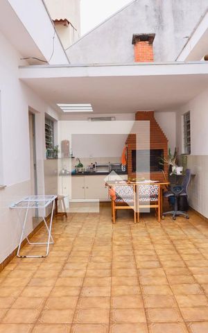 Casa à venda com 200m², 3 quartos e 2 vagas Casa à venda com 200m², 3 quartos e 2 vagasQuintal