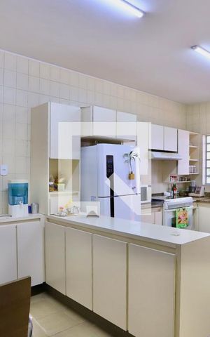 Casa à venda com 200m², 3 quartos e 2 vagas Casa à venda com 200m², 3 quartos e 2 vagasCozinha