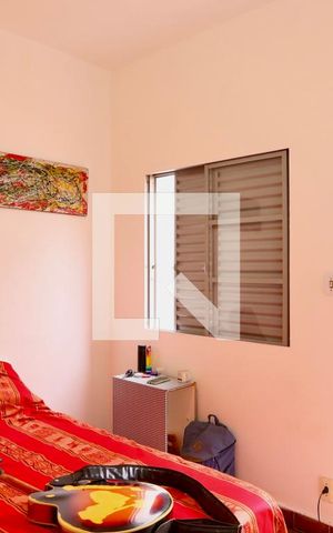 Casa à venda com 200m², 3 quartos e 2 vagas Casa à venda com 200m², 3 quartos e 2 vagasQuarto 4