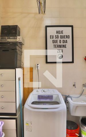 Casa à venda com 200m², 3 quartos e 2 vagas Casa à venda com 200m², 3 quartos e 2 vagasLavanderia