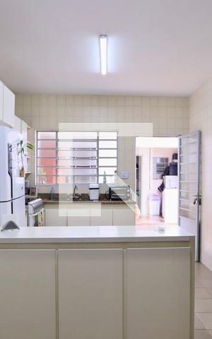 Casa à venda com 200m², 3 quartos e 2 vagas Casa à venda com 200m², 3 quartos e 2 vagasCozinha