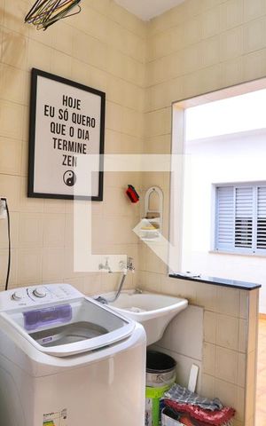 Casa à venda com 200m², 3 quartos e 2 vagas Casa à venda com 200m², 3 quartos e 2 vagasLavanderia