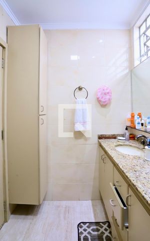 Casa à venda com 200m², 3 quartos e 2 vagas Casa à venda com 200m², 3 quartos e 2 vagasBanheiro