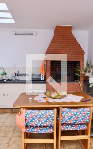 Casa à venda com 200m², 3 quartos e 2 vagas Casa à venda com 200m², 3 quartos e 2 vagasChurrasqueira
