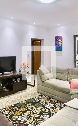 Casa à venda com 200m², 3 quartos e 2 vagas Casa à venda com 200m², 3 quartos e 2 vagasSala