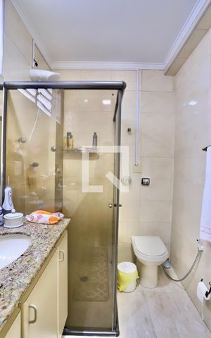 Casa à venda com 200m², 3 quartos e 2 vagas Casa à venda com 200m², 3 quartos e 2 vagasBanheiro